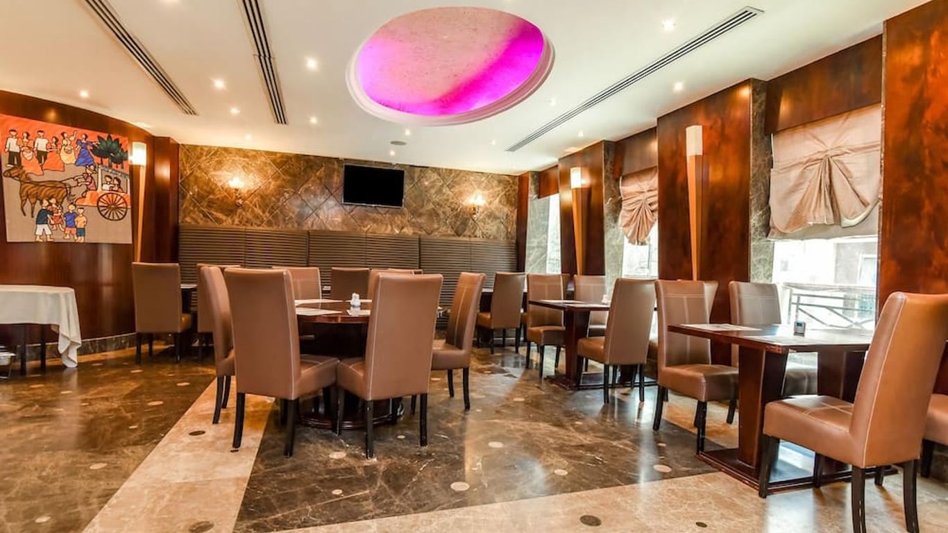 Landmark Summit Hotel
