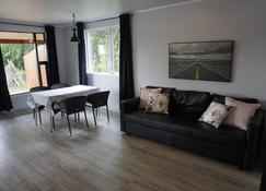 Hlidarbol Apartments - Hvolsvöllur - Living room