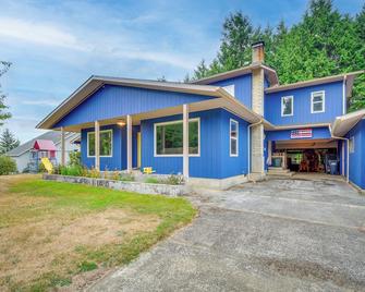 Cozy Washington Retreat w/ Deck, Walk to Beach! - Pacific Beach - Edificio