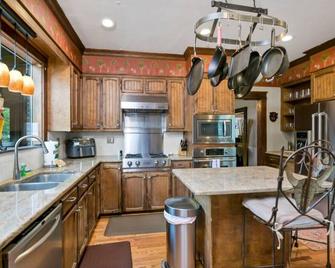 3br Brick Cottage-Mins To Usc - West Columbia - Kitchen