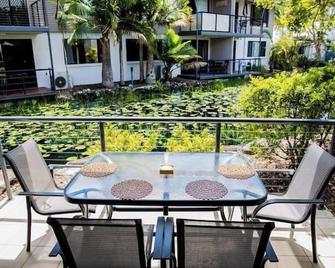 Tropical Getaway in 2 Bedroom Unit in 4 star Resort - Noosaville - Balcon