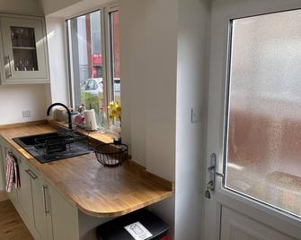 45 Mold Road - Wrexham - Kitchen