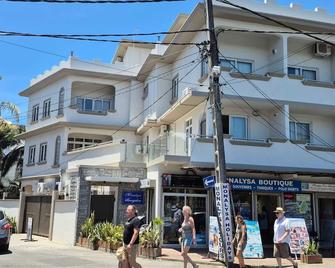 Monalysa Holidays - Grand Baie