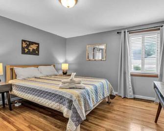 Gorgeous 2 Queen Bed North Buffalo Apartment with Free Driveway Parking - Buffalo - Camera da letto