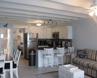 Awesome 1BR located in the heart of Sea Isle! - Sea Isle City - Living room