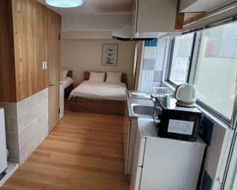 Rhodes Kagurazaka Hotel - Tokyo - Bedroom