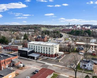 Cobblestone Hotel & Suites - Mosinee - Mosinee - Vista del exterior