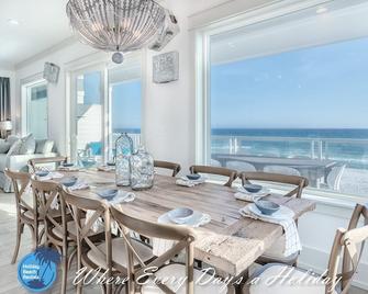 \'Great White\' Great Family Vacation! Beachfront + Private Pool - Laguna Beach - Comedor