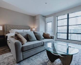 Charming Studio King Bed & Pool St Louis - San Luis - Sala de estar