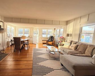 Cozy Cottage on the Lake - Port Jervis - Sala de estar