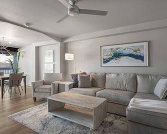 Luxury Apt on Bagnell Dam Blvd! - Lake Ozark - Pokój dzienny