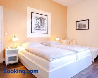 Hajos Germania Lodge & Irish Pub - Rüdesheim am Rhein - Bedroom