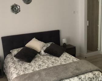 Private apartment in hyper center - Mennecy - Chambre