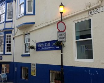 BLANDS CLIFF LODGE - סקארבורו - בניין