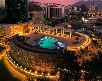 Safi Royal Luxury Metropolitan - Monterrey - Piscina