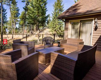 Flathead Lake views, fireplace, private deck & jetted tub - Whispering Rock - Bigfork - Patio