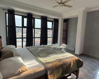 Baffour Apartments - Kumasi - Schlafzimmer
