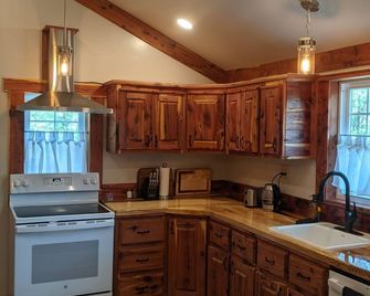 The River Barn at Lake Moomaw - Covington - Kitchen
