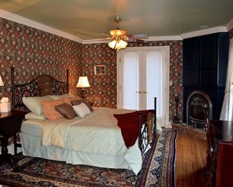 C'mon summer - Georgetown - Bedroom