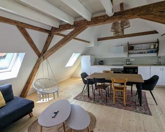 Le grenier du Rempart, appartement au coeur du village - Wattwiller - Salle à manger