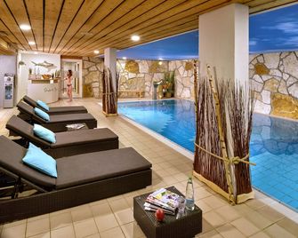 Neo Hotel Linde Eßlingen - Esslingen am Neckar - Pool