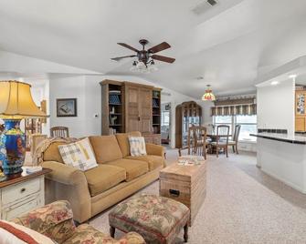 BellaVida B&B and Retreat - Wimberley - Wohnzimmer