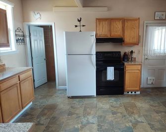 Home Away from Home in Wallace - Wallace - Kitchen