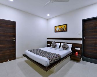 Hotel Sunil Inn - Raipur - Bedroom