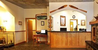 Frontier Suites Hotel in Juneau - Juneau - Front desk