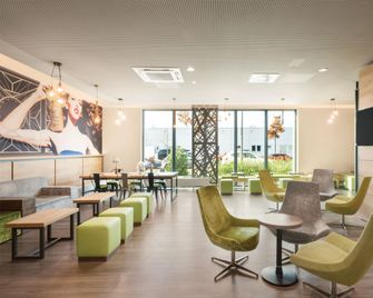 Super 8 by Wyndham Munich City North - München - Lounge