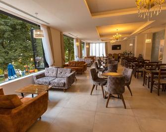 Hotel Turizem Shkelzeni - Bajram Curri - Restaurante