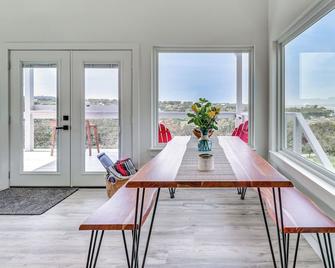 Serene Burnet Getaway w/ Buchanan Lake Views! - Burnet - Sala pranzo