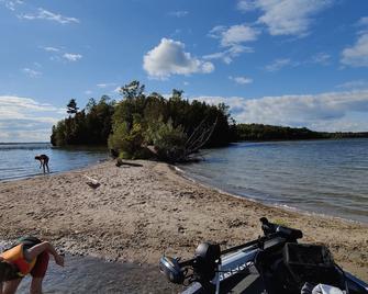 Blue Water Bay - On MN's most beautiful lake! Great Fishing, recreation, wifi - Deer River - Beach