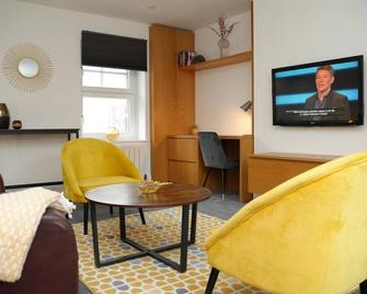 Charming 1-Bed & balcony Flat in Merthyr Tydfil - Merthyr Tydfil - Living room