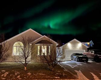 4-Bedroom Villa With Private Gym And Hot - Reykjavik - Budynek