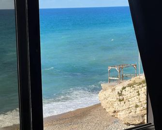 Sea la vie 1 BR@ Gondola Marine Resort Halat 24/7 power - Hâlât - Balkon