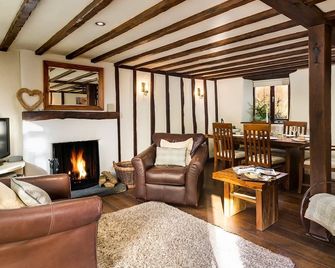 Poppy Cottage, Pet Friendly, Character Holiday Cottage In Coniston - Coniston - Living room