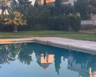 Hacienda Los Jinetes - Carmona - Piscina