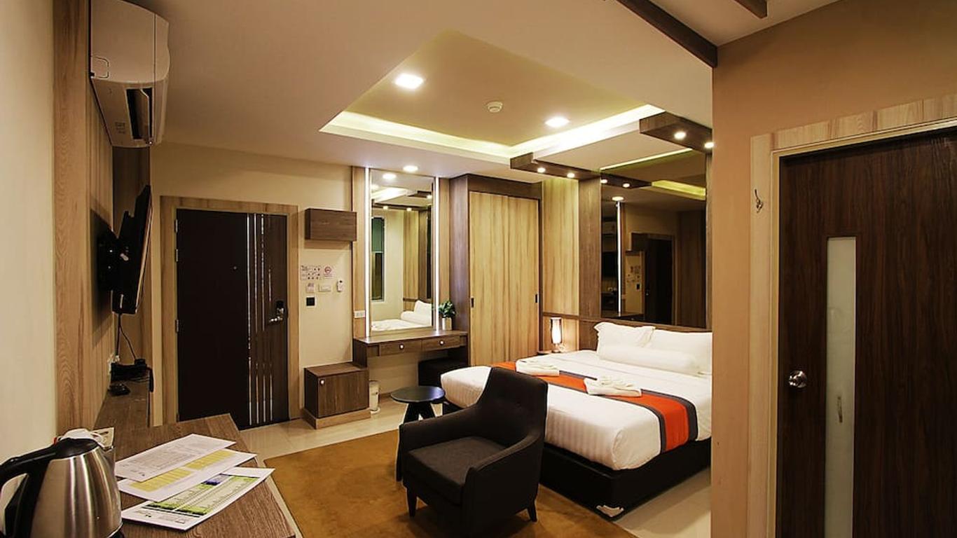 ذا كونتراست آي هوتل