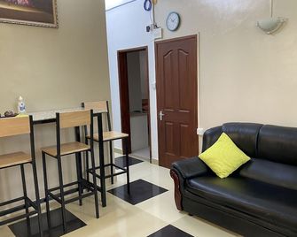Champs De Mars Apartment - Port Louis - Living room