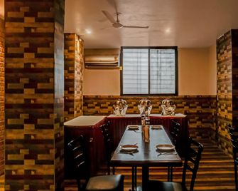 Hotel O Log Inn Plaza - Pune - Restaurant