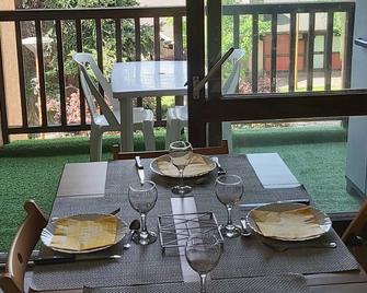 Studio sur parc proche centre et télécabine - Briançon - Comedor