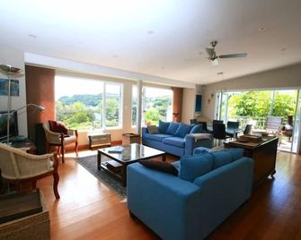 Cedar Bay - Central Russell - Russell - Living room