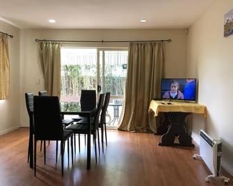 Auckland Gq Holiday Home - Auckland - Dining room