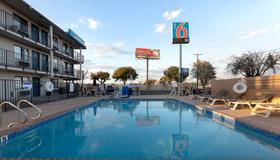 Motel 6 San Antonio West - Seaworld - San Antonio - Piscine