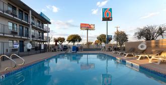 Motel 6 San Antonio West - Seaworld - San Antonio - Bể bơi