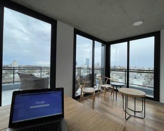 Spacious Brand New Studio Apartment Near Wtc. fitness Room, Ultra Fast Wifi, Ac - Montevideo - Balcony