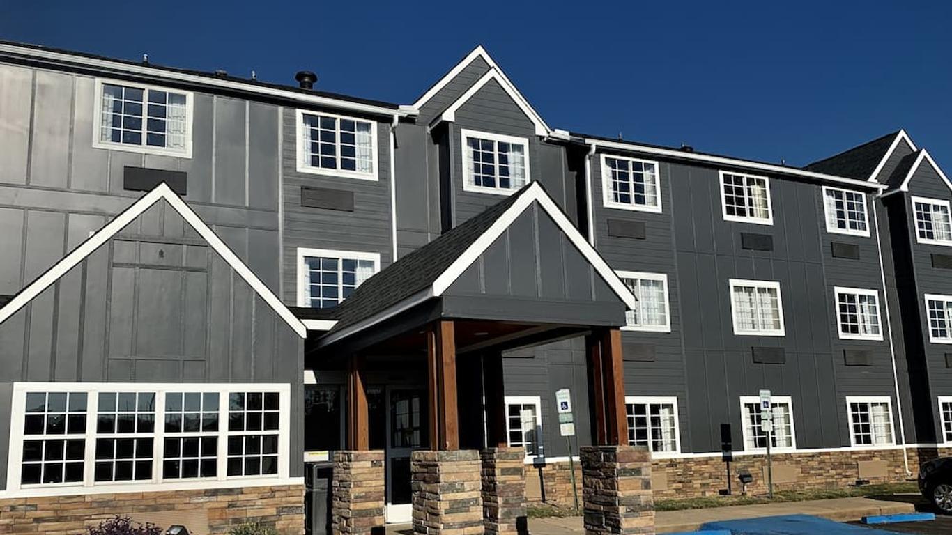 Econo Lodge Inn & Suites