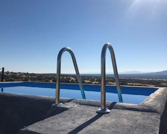 Holiday Home 'Cincosombreros' with Mountain View, Private Pool and Wi-Fi - Gallegos de San Vicente - Piscina