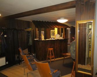 Huoneistohotelli Jokikeskus - Kemi - Bar